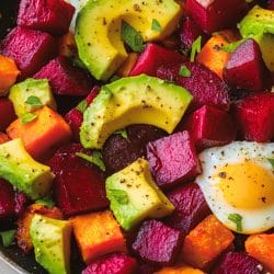 Sweets ’n’ Beets Hash – Your New Healthy Obsession 4 Sweets ’n’ Beets Hash – Your New Healthy Obsession - Sweets n Beets Hash with Avocado midia
