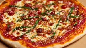 A Crisp-Crusted Pizza That’s Built for Two 1 A Crisp-Crusted Pizza That’s Built for Two - Thin Crust Pizza midia