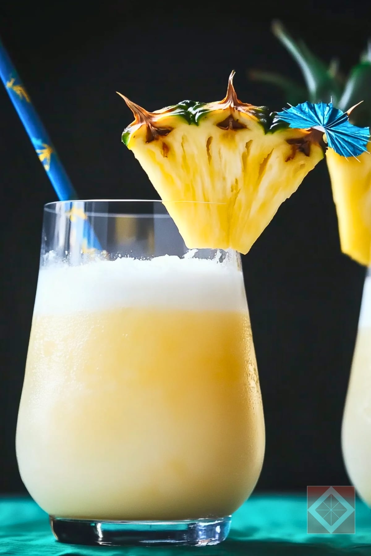 TikTok Pineapple Spears with a Boozy Upgrade 3 TikTok Pineapple Spears with a Boozy Upgrade - Tiktok Adult Pineapple pin 1 midia
