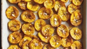 Healthy Plantain Chips Recipe—Crispy Without Frying 1 Healthy Plantain Chips Recipe—Crispy Without Frying - Tostones Recipe Crispy Baked Plantain Chips midia