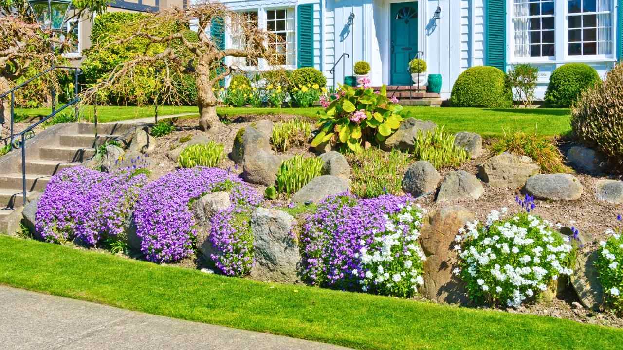 43 Beautiful Flower Bed Ideas to Try in Front of Your House 28 43 Beautiful Flower Bed Ideas to Try in Front of Your House - front yard flower bed idea ss dnoh 4 23 25 28