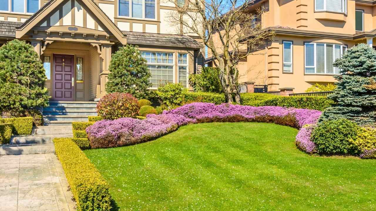 43 Beautiful Flower Bed Ideas to Try in Front of Your House 29 43 Beautiful Flower Bed Ideas to Try in Front of Your House - front yard flower bed idea ss dnoh 4 23 25 29