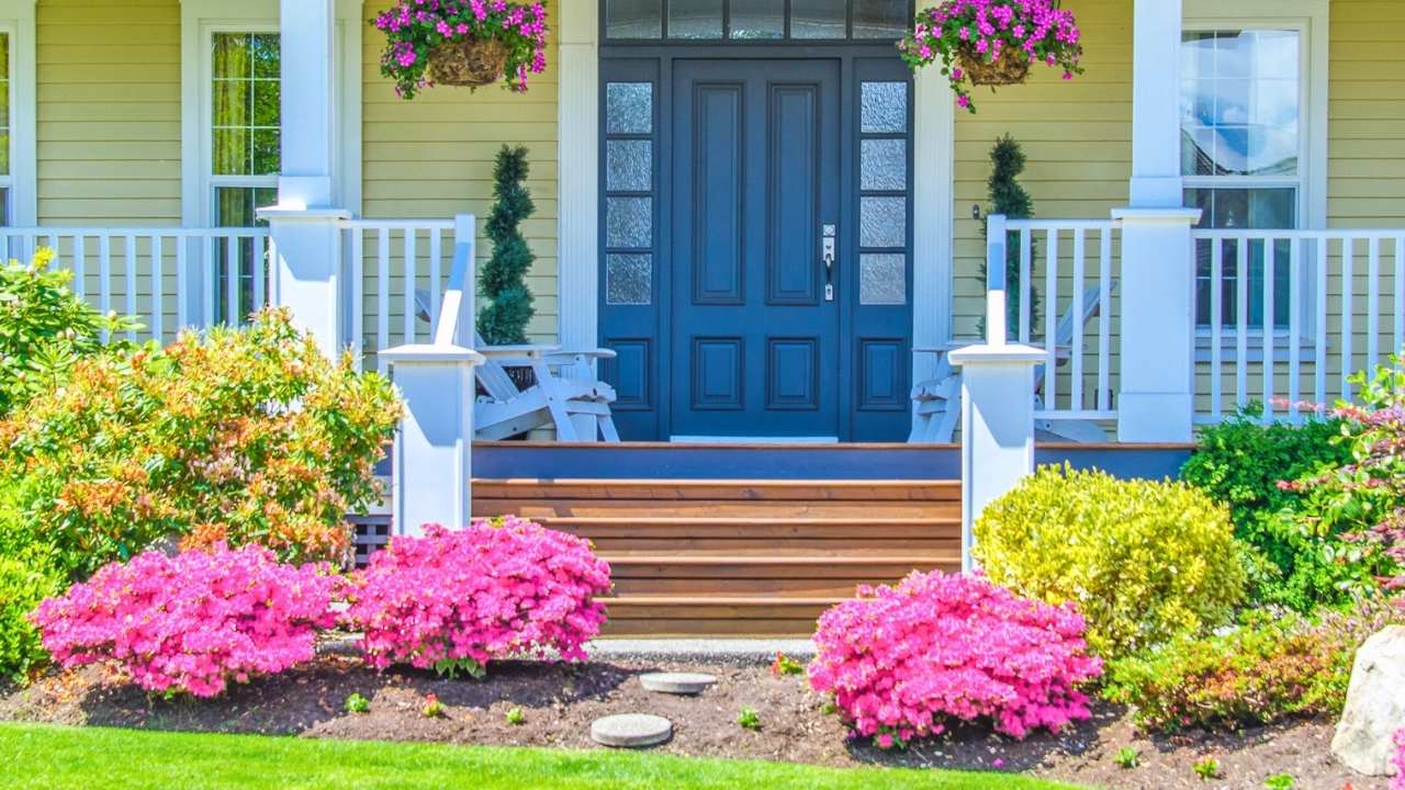 43 Beautiful Flower Bed Ideas to Try in Front of Your House 34 43 Beautiful Flower Bed Ideas to Try in Front of Your House - front yard flower bed idea ss dnoh 4 23 25 34