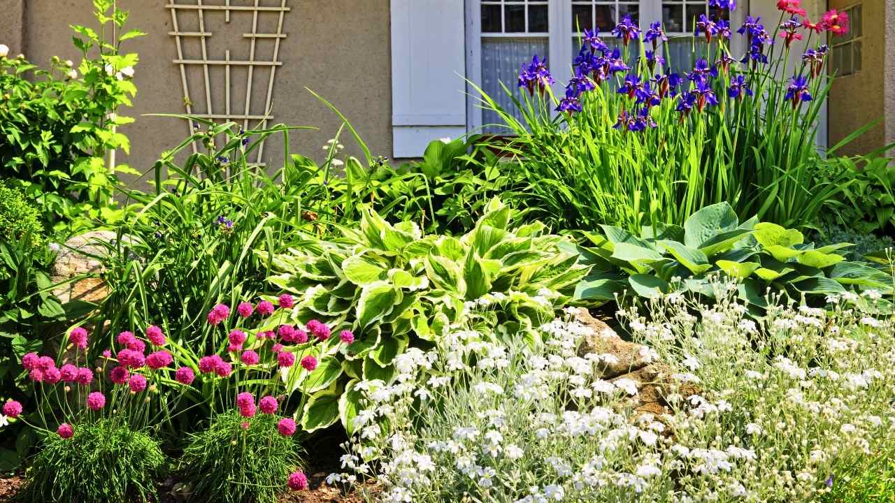 43 Beautiful Flower Bed Ideas to Try in Front of Your House 42 43 Beautiful Flower Bed Ideas to Try in Front of Your House - front yard flower bed idea ss dnoh 4 23 25 39
