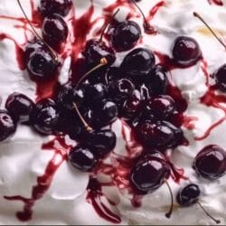 Black Forest Pavlova: A Dreamy Dessert Recipe to Try 6 Black Forest Pavlova: A Dreamy Dessert Recipe to Try - Black Forest Pavlova midia