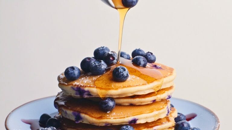 Blueberry Pancakes Recipe for a Sweet, Easy Dessert 5 Blueberry Pancakes Recipe for a Sweet, Easy Dessert - Blueberry Pancakes Dessert midia