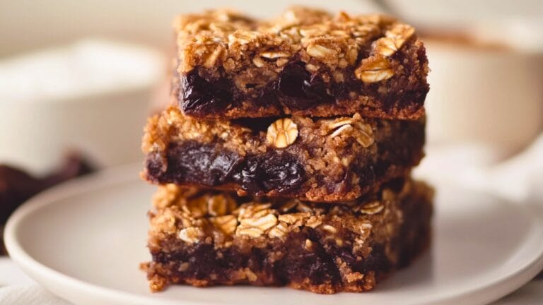 Chewy Chocolate, Date, & Oatmeal Bars 4 Chewy Chocolate, Date, & Oatmeal Bars - Dark Chocolate Date Oatmeal Bars midia