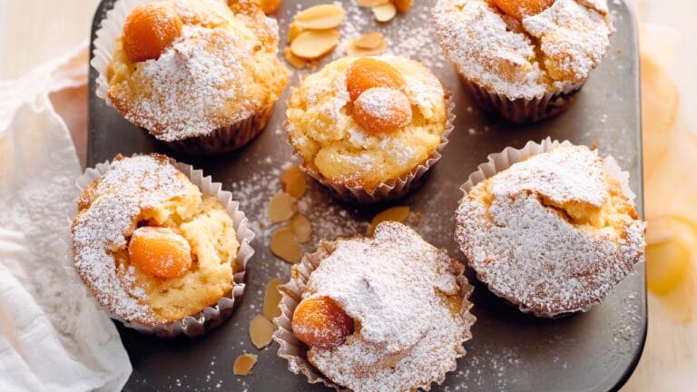 Tall, Fluffy Ginger Apricot Muffins: Bakery Style at Home 1 Tall, Fluffy Ginger Apricot Muffins: Bakery Style at Home - Ginger Apricot Muffins Dessert midia