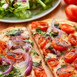 Crave-Worthy Pizza & Salad Combo: A Recipe for Two 4 Crave-Worthy Pizza & Salad Combo: A Recipe for Two - Grilled Pizza Recipe with Charred Romaine Red Onion Salad midia