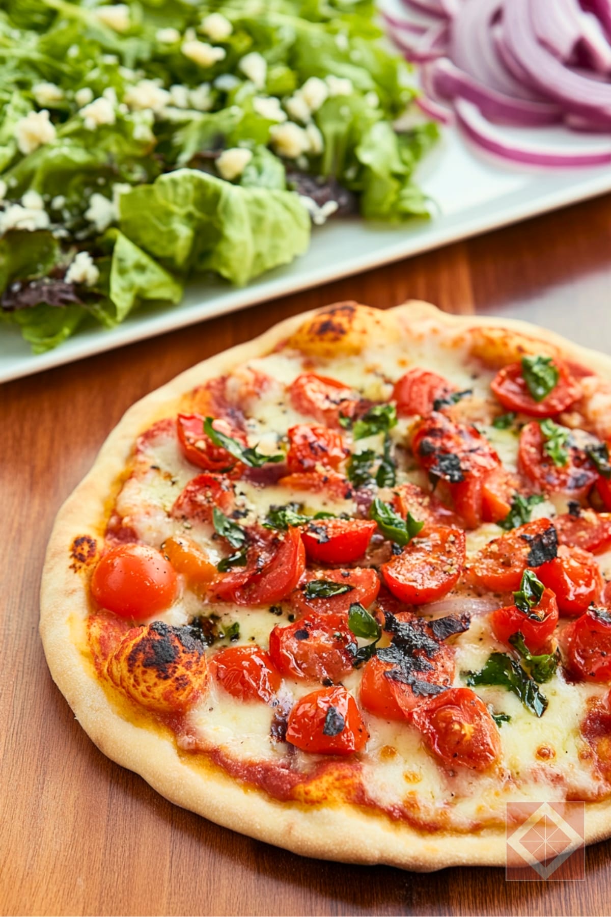 Crave-Worthy Pizza & Salad Combo: A Recipe for Two 3 Crave-Worthy Pizza & Salad Combo: A Recipe for Two - Grilled Pizza Recipe with Charred Romaine Red Onion Salad pin 2 midia