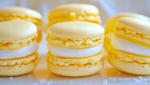 French-Inspired Lemon Meringue Pie Macarons 1 French-Inspired Lemon Meringue Pie Macarons - Lemon Meringue Pie Macarons midia