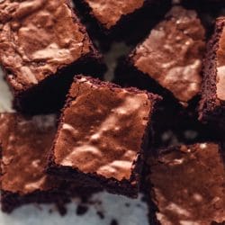 Red Wine Brownies Recipe: A Dessert You Can’t Resist 6 Red Wine Brownies Recipe: A Dessert You Can’t Resist - Red Wine Brownies Dessert midia