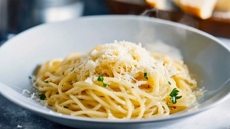 Spaghetti with Garlic: Perfect Recipe for Two 6 Spaghetti with Garlic: Perfect Recipe for Two - Spaghetti with Garlic Olive Oil midia