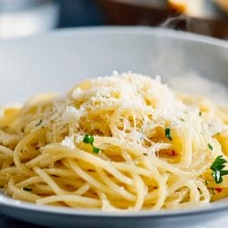 Spaghetti with Garlic: Perfect Recipe for Two 4 Spaghetti with Garlic: Perfect Recipe for Two - Spaghetti with Garlic Olive Oil midia