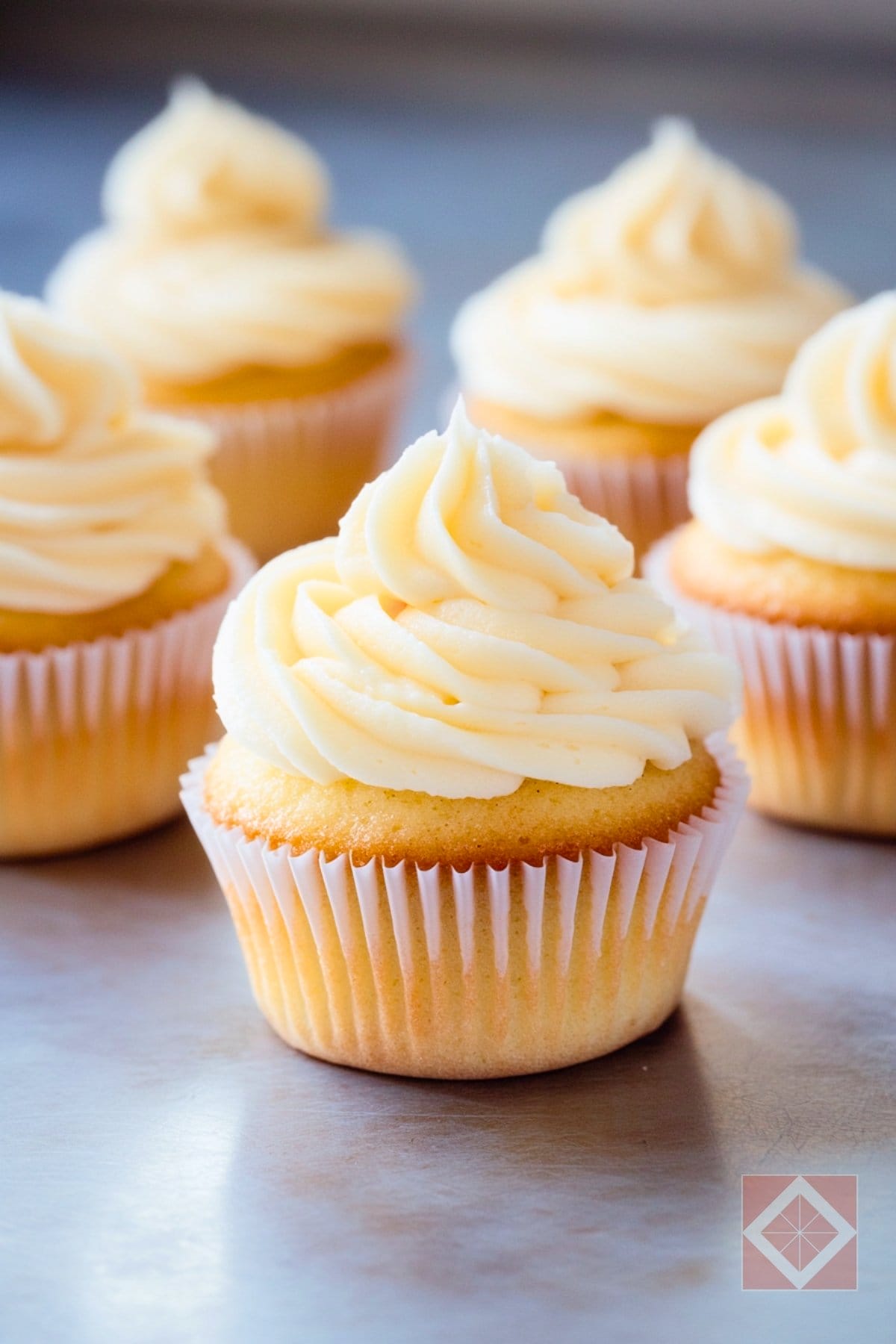 Best Vanilla Cupcake Recipe for Two with Fluffy Perfection 2 Best Vanilla Cupcake Recipe for Two with Fluffy Perfection - Vanilla Cupcakes pin 1 midia