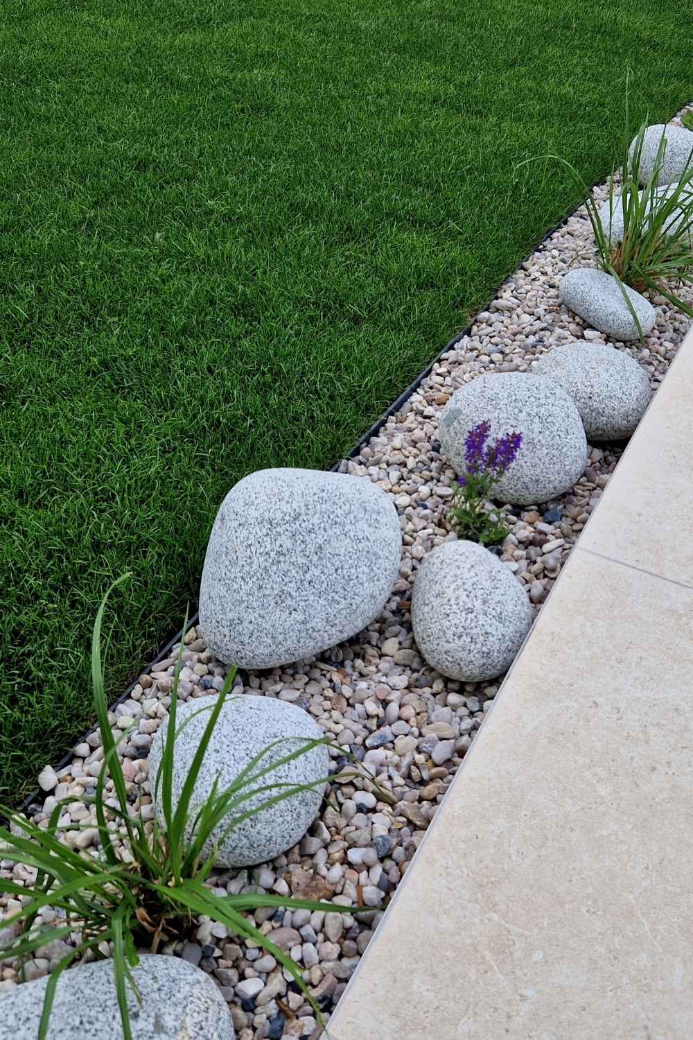 17 River Rock Landscaping Ideas That Turn Simple Yards Into Showpieces 10 17 River Rock Landscaping Ideas That Turn Simple Yards Into Showpieces - river rock idea ss2473842869 dnoh
