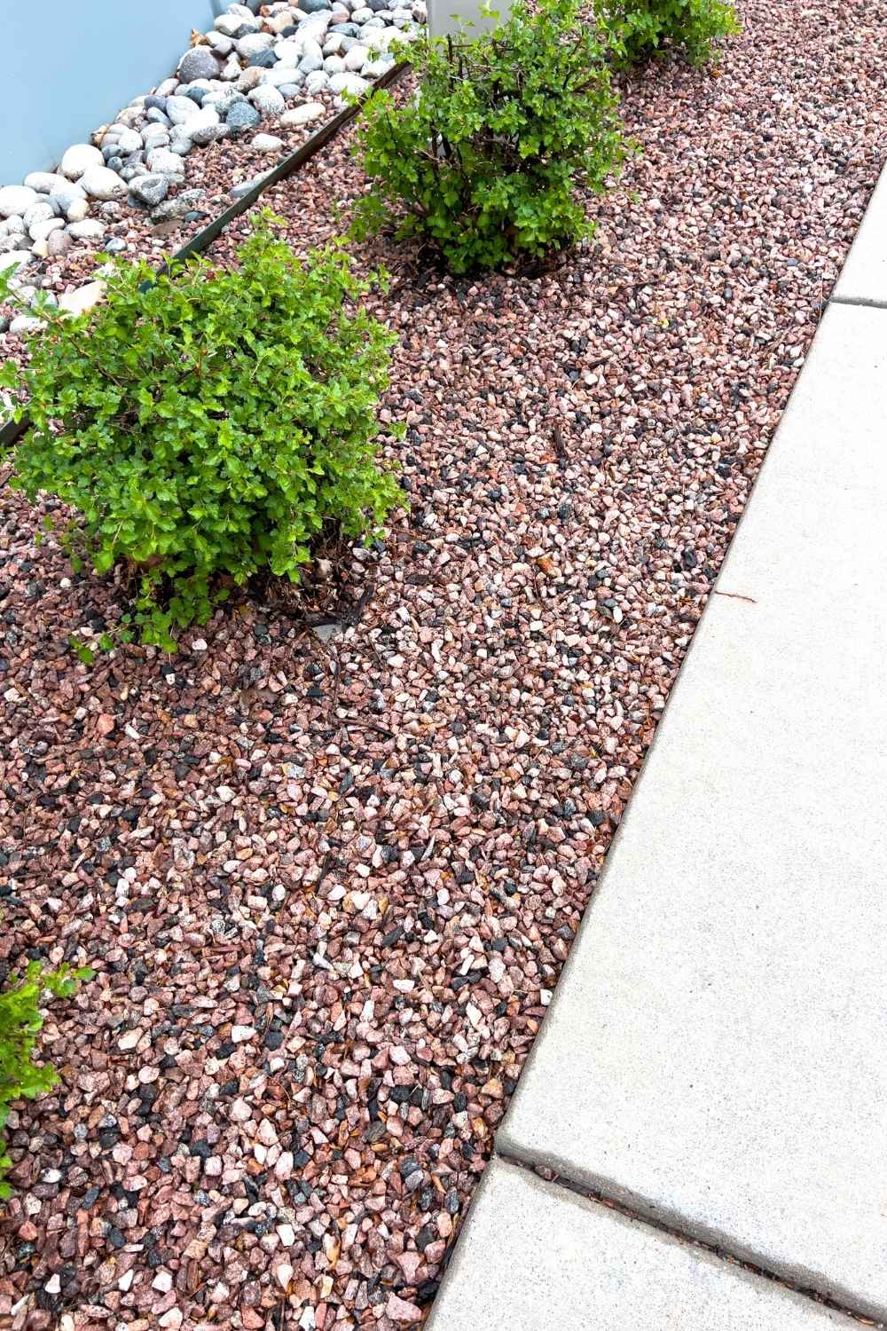 17 River Rock Landscaping Ideas That Turn Simple Yards Into Showpieces 13 17 River Rock Landscaping Ideas That Turn Simple Yards Into Showpieces - river rock idea ss2679739777 dnoh