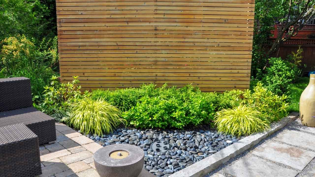 17 River Rock Landscaping Ideas That Turn Simple Yards Into Showpieces 15 17 River Rock Landscaping Ideas That Turn Simple Yards Into Showpieces - river rock landscaping ideas ss1330652915 dnoh