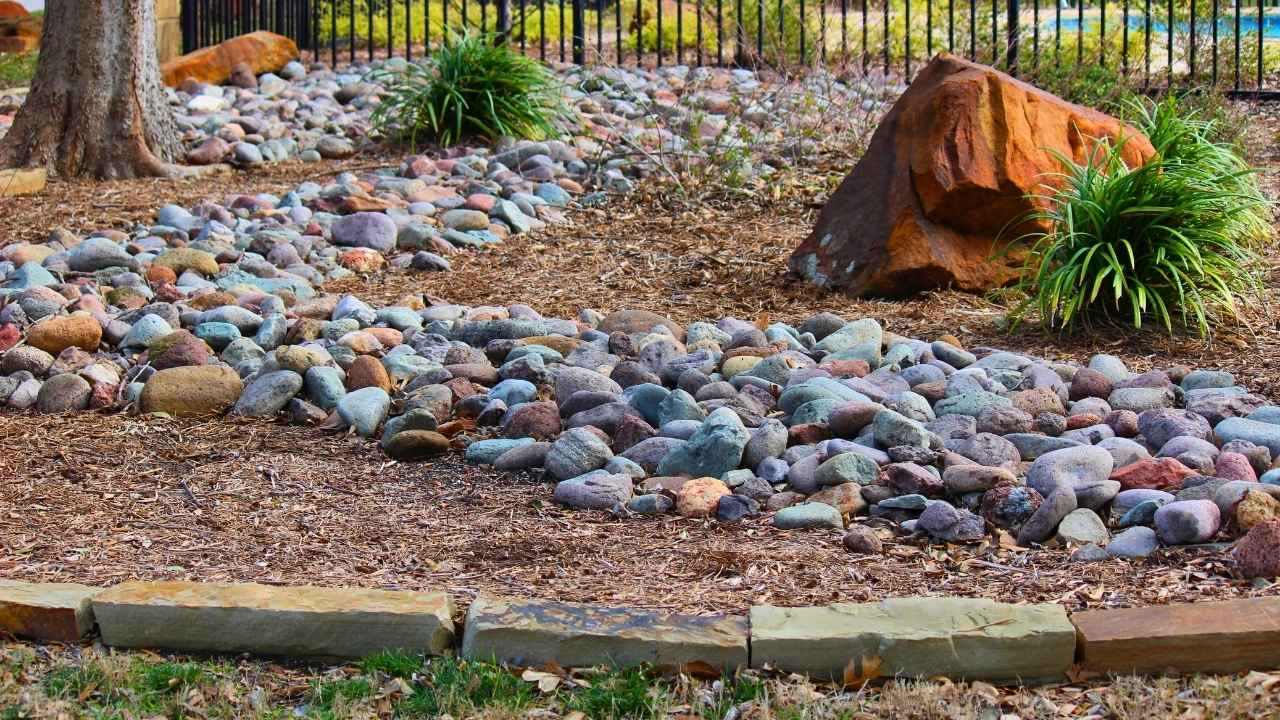 17 River Rock Landscaping Ideas That Turn Simple Yards Into Showpieces 2 17 River Rock Landscaping Ideas That Turn Simple Yards Into Showpieces - river rock landscaping ideas ss1631927884 dnoh