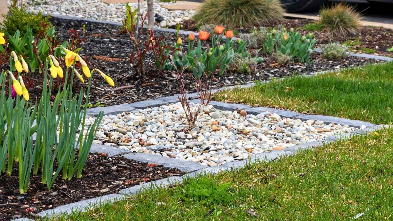 17 River Rock Landscaping Ideas That Turn Simple Yards Into Showpieces 8 17 River Rock Landscaping Ideas That Turn Simple Yards Into Showpieces - river rock landscaping ideas ss1960054312 dnoh