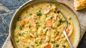 Delicious + Creamy Chicken Pot Pie Soup 1 Delicious + Creamy Chicken Pot Pie Soup - Creamy Chicken Pot Pie Soup