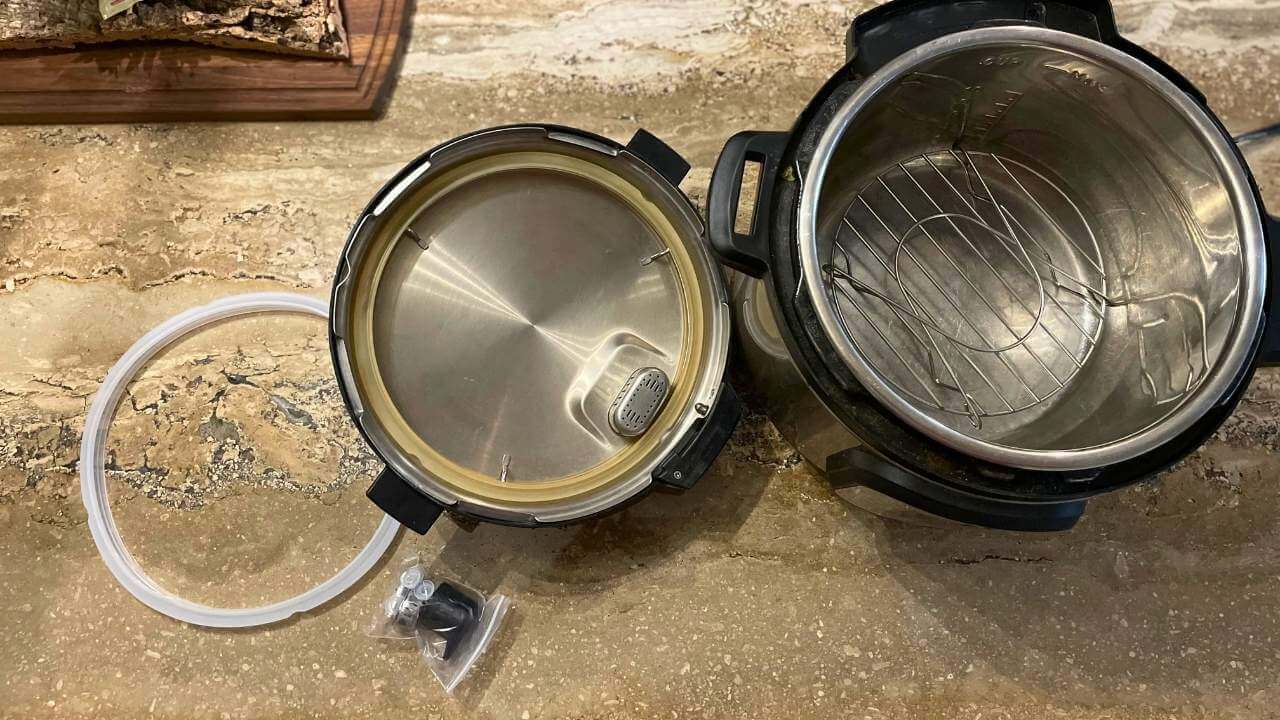 This $8 Fix Saved My Instant Pot From the Trash (Sealing Ring Replacement) 5 This $8 Fix Saved My Instant Pot From the Trash (Sealing Ring Replacement) - instant pot inner seal replace 4