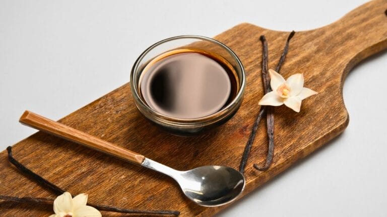 holiday baking? stop. read this before you buy another bottle of extract 5 holiday baking? stop. read this before you buy another bottle of extract - vanilla extract s2436158975dnoh