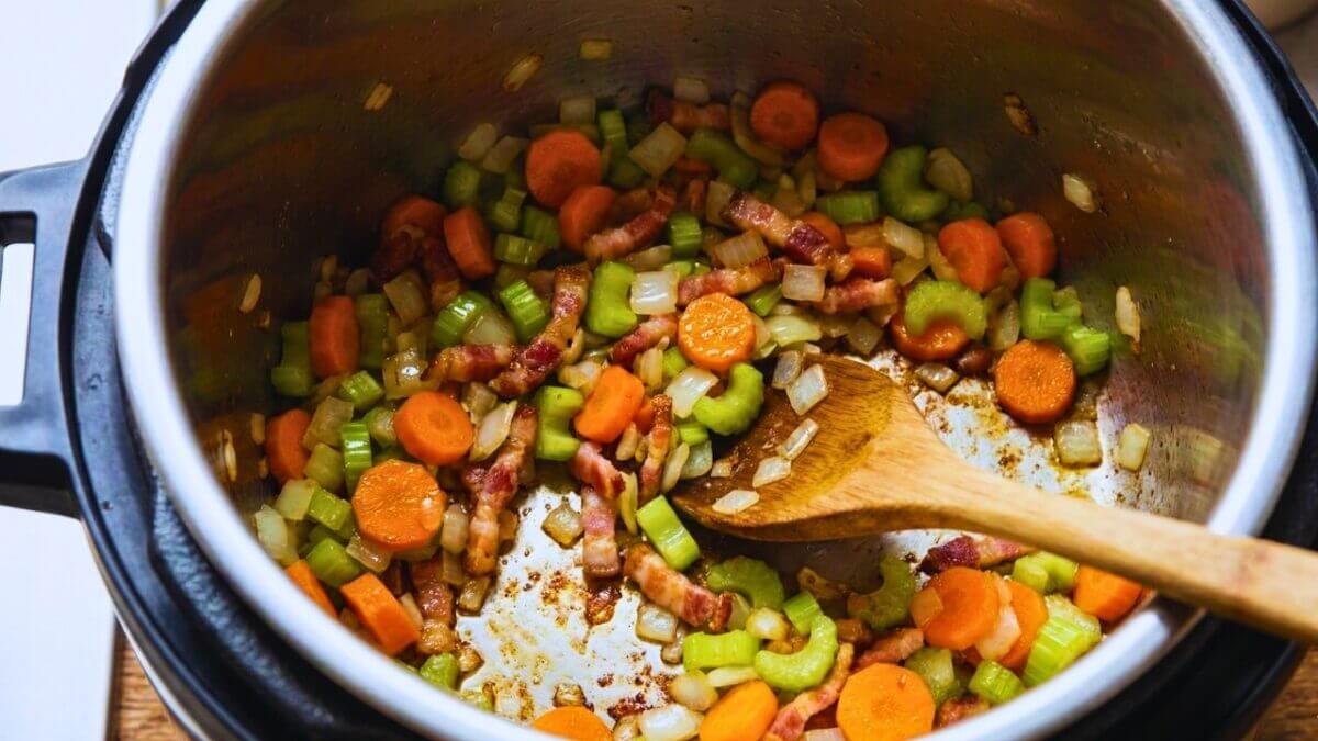 Easy Hearty Tuscan White Bean Stew One-Pot Recipe for Meal Prep 4 Easy Hearty Tuscan White Bean Stew One-Pot Recipe for Meal Prep - Easy Hearty Tuscan White Bean Stew 2 scaled