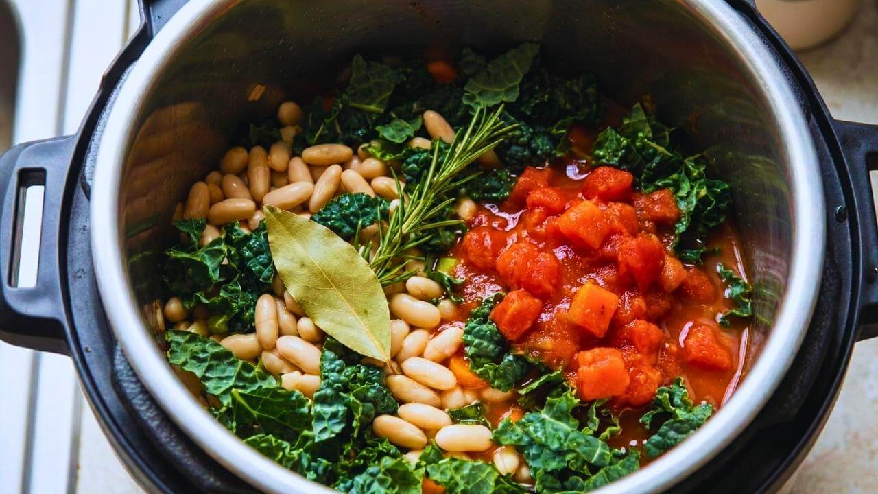 Easy Hearty Tuscan White Bean Stew One-Pot Recipe for Meal Prep 5 Easy Hearty Tuscan White Bean Stew One-Pot Recipe for Meal Prep - Easy Hearty Tuscan White Bean Stew 3