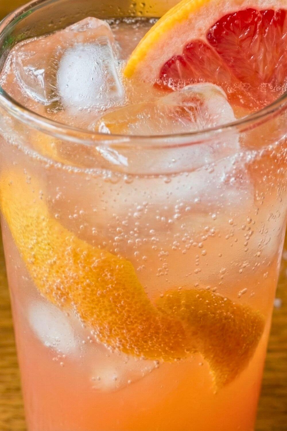 Grapefruit Gin Fizz: Spring Cocktail 2 Grapefruit Gin Fizz: Spring Cocktail - Grapefruit Gin Fizz 2