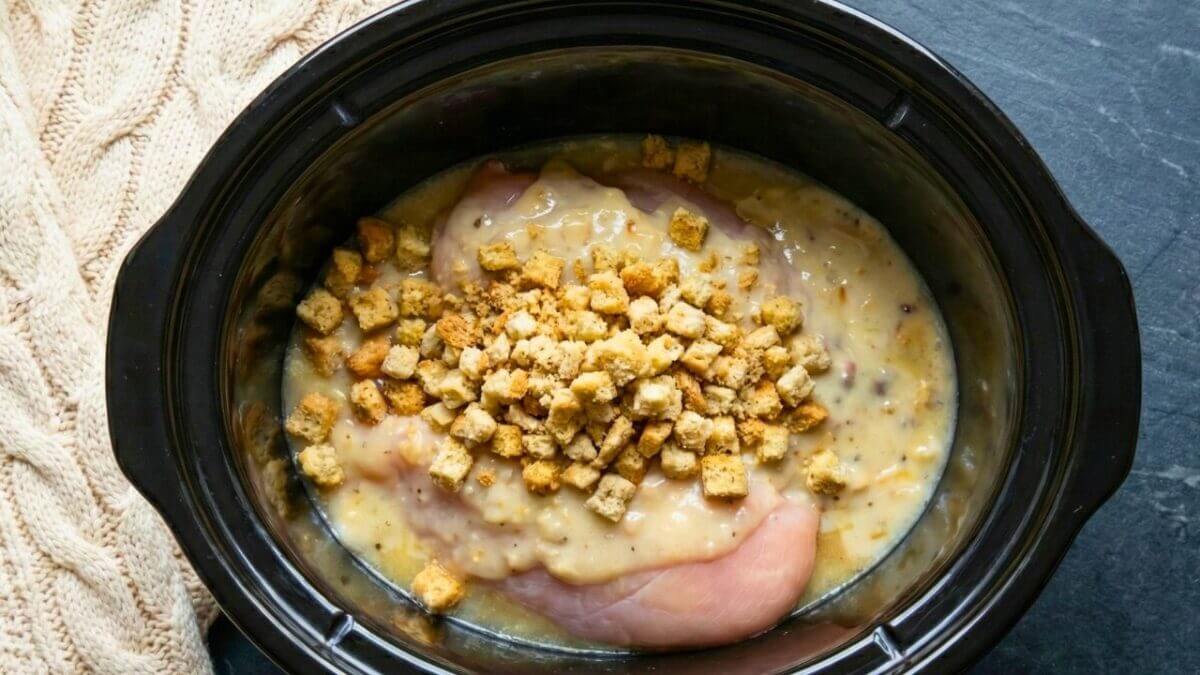 Slow Cooker Chicken and Stuffing That Everyone Actually Eats 4 Slow Cooker Chicken and Stuffing That Everyone Actually Eats - Slow Cooker Chicken and Stuffing 2 scaled