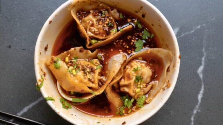 Spicy Sichuan Wontons with Garlic Sauce - Spicy Sichuan Wontons with Garlic Sauce 3