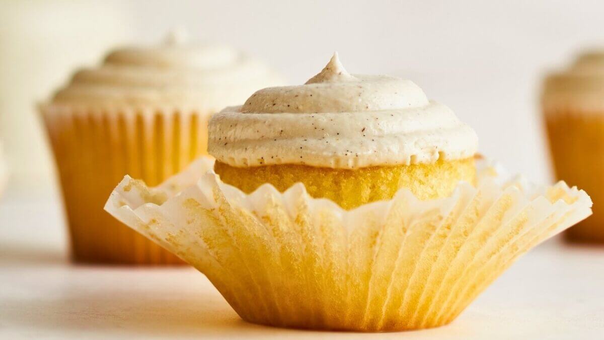 Best Vanilla Bean Cupcakes 2 Best Vanilla Bean Cupcakes - vanilla bean cupcakes ss2378094627dnoh scaled