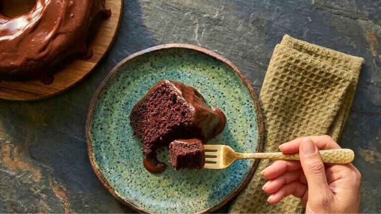 Chocolate Mayonnaise Cake: A Retro 1950s Dessert Revival 1 Chocolate Mayonnaise Cake: A Retro 1950s Dessert Revival - 1950s chocolate mayonnaise cake 2
