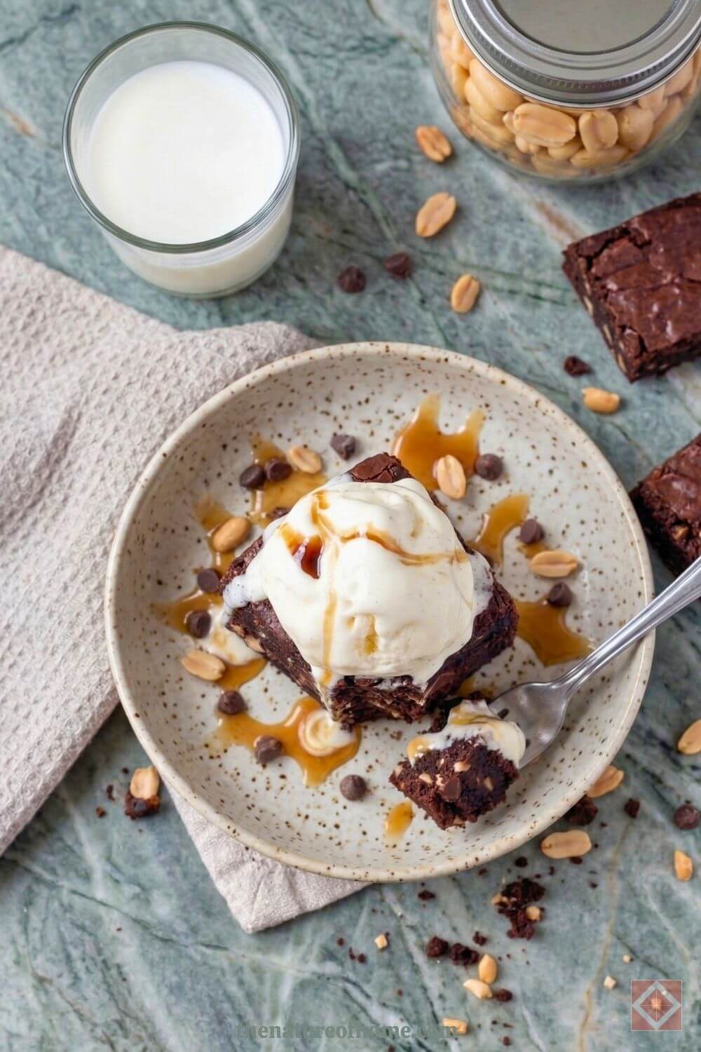 4-Ingredient High-Protein Chocolatey & Rich Brownies with No Flour Needed 3 4-Ingredient High-Protein Chocolatey & Rich Brownies with No Flour Needed - 4 Ingredient High Protein Chocolatey Rich Brownies 3