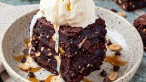 4-Ingredient High-Protein Chocolatey & Rich Brownies with No Flour Needed 1 4-Ingredient High-Protein Chocolatey & Rich Brownies with No Flour Needed - 4 Ingredient High Protein Chocolatey Rich Brownies